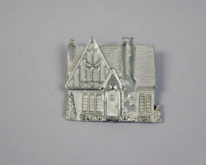 Tudor House – Silvertone Pin